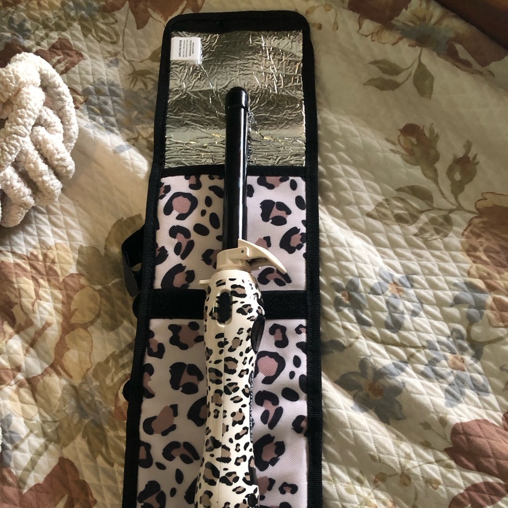 Beachwaver curling iron